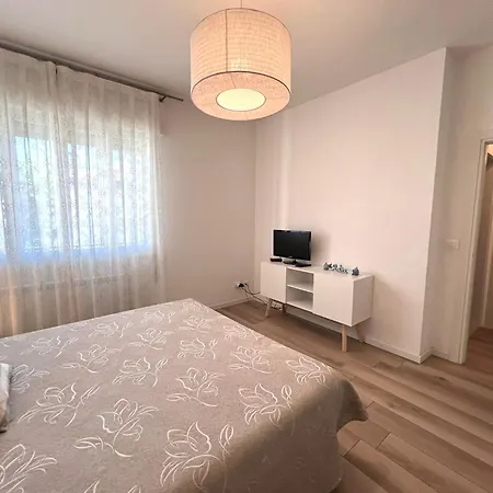Adria Family Apartments: Beachside Comfort In